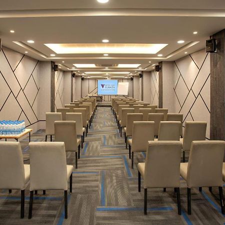 Hotel Vijay Elanza Коимбатур Экстерьер фото